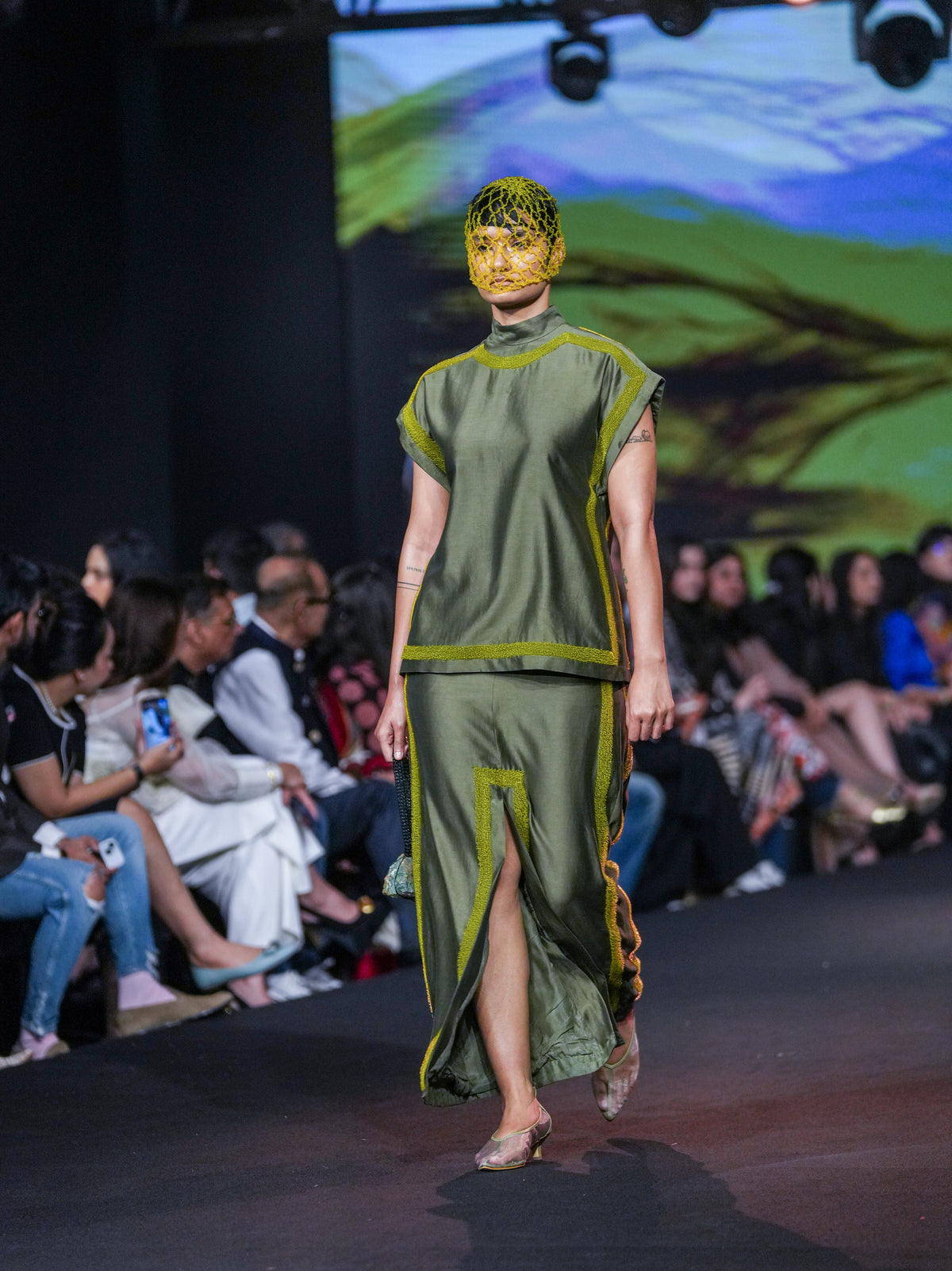 Edge Skirt